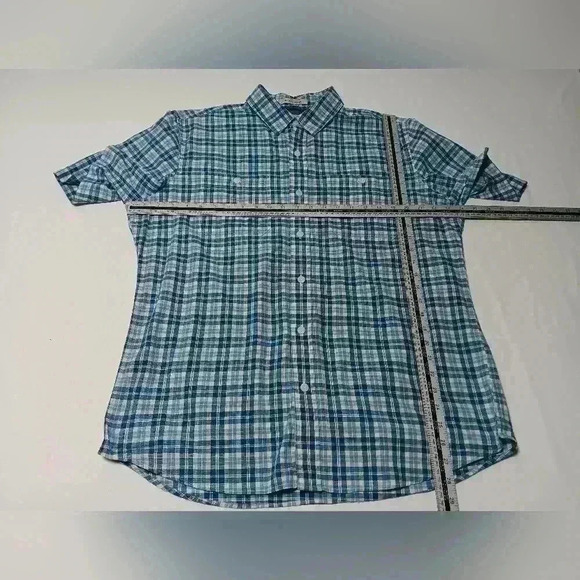 Llbean Slightly Fitted 💯 cotton short sleeve button  down shirt. Men's L - Picture 3 of 5